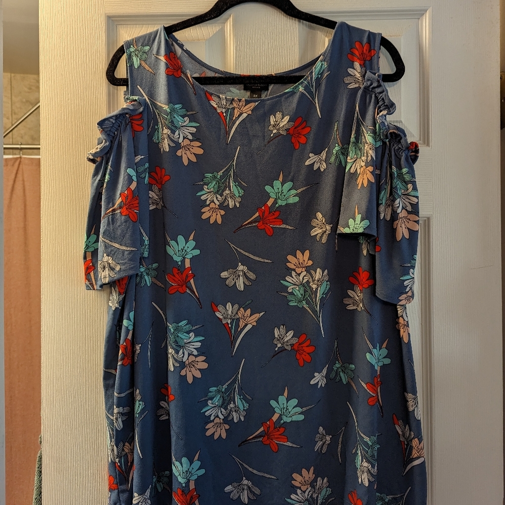 Casual top with cold shoulder , 2x